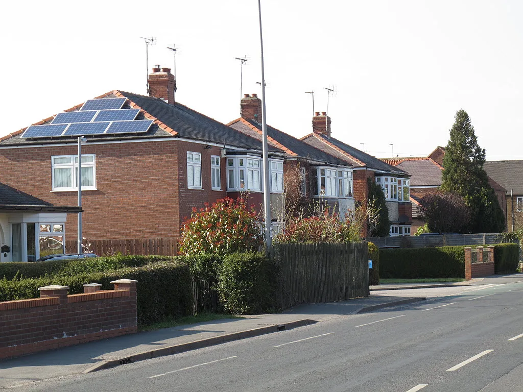 Pigeons Under Solar Panels: Mesh That Clips On, No Drilling