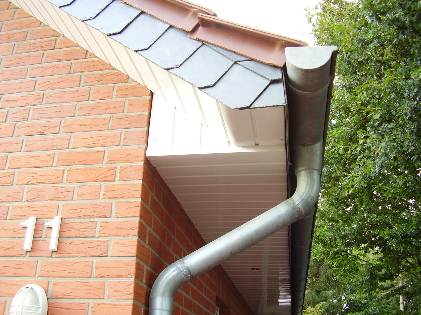 Guttering Replacement Cost UK: uPVC, Cast Iron and Aluminium