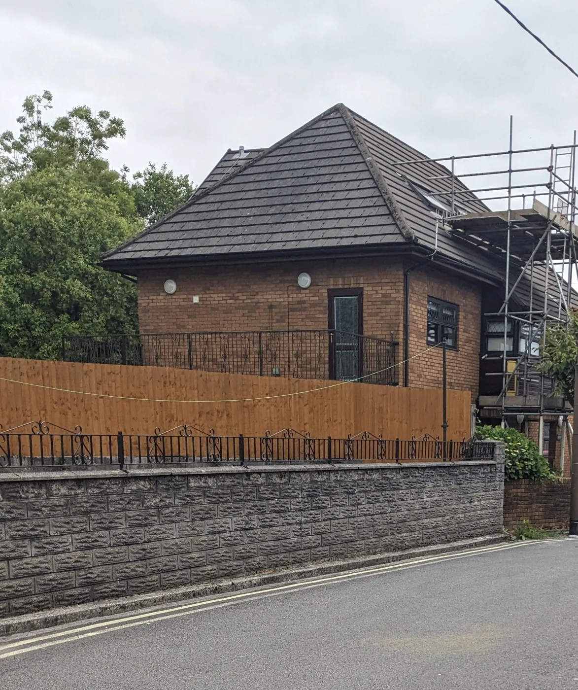 Roofing News: Scam Warnings and 3.2% Pay Rise, Aug 2026